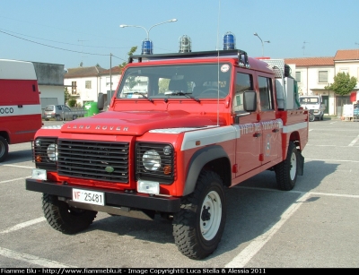 Land Rover Defender 130
Vigili del Fuoco
Comndo Provinciale di Ferrara
Distaccamento Volontario di Copparo
VF 25481
Parole chiave: Land-Rover Defender_130 VF25481