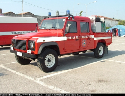 Land Rover Defender 130
Vigili del Fuoco
Comndo Provinciale di Ferrara
Distaccamento Volontario di Copparo
VF 25481
Parole chiave: Land-Rover Defender_130 VF25481