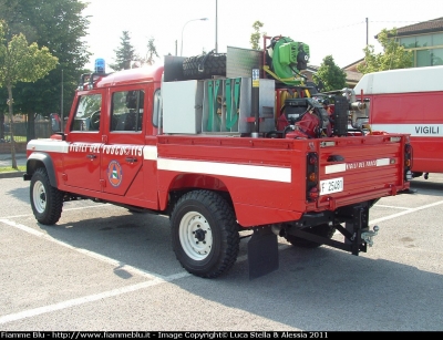 Land Rover Defender 130
Vigili del Fuoco
Comndo Provinciale di Ferrara
Distaccamento Volontario di Copparo
VF 25481
Parole chiave: Land-Rover Defender_130 VF25481