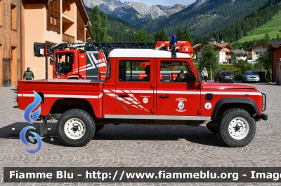 Land Rover Defender 130
Vigili del Fuoco
Unione Distrettuale di Fassa
Corpo di Pozza di Fassa (TN)
VF K88 TN
Parole chiave: Land-Rover Defender_130 VFJ05TN VFG43TN VFK88TN