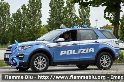 Land Rover Discovery Sport
Polizia di Stato
POLIZIA M1312
Parole chiave: Land-Rover Discovery_Sport POLIZIAM1312 Giro_D_Italia_2019