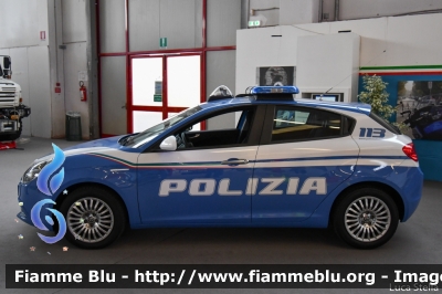 Alfa Romeo Nuova Giulietta restyle
Polizia di Stato
Allestita NCT Nuova Carrozeria Torinese
Decorazione Grafica Artlantis
POLIZIA M1389
Parole chiave: Alfa-Romeo Nuova_Giulietta_restyle POLIZIAM1389 Reas_2018