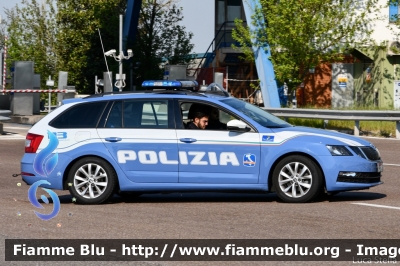 Skoda Octavia Wagon V serie
Polizia di Stato
Polizia Autostradale
in servizio sulla rete Autostrade per l'Italia SPA
Allestimento Focaccia
Decorazione Grafica Artlantis
POLIZIA M1534
Parole chiave: Skoda Octavia_Wagon_Vserie POLIZIAM1534 Covid19