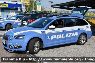 Skoda Octavia Wagon V serie
Polizia di Stato
Polizia Autostradale
in servizio sulla rete Autostrade per l'Italia SPA
Allestimento Focaccia
Decorazione Grafica Artlantis
POLIZIA M1534
Parole chiave: Skoda Octavia_Wagon_Vserie POLIZIAM1534 Covid19