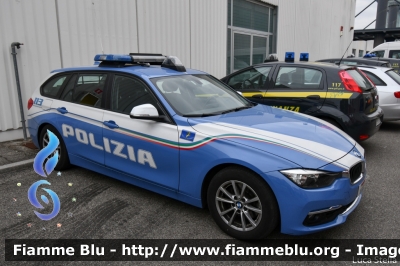 Bmw 320 Touring F31 II restyle
Polizia di Stato
Polizia Stradale
Allestimento Marazzi
Decorazione Grafica Artlantis
POLIZIA M2398
Parole chiave: Bmw 320_Touring_F31_IIrestyle POLIZIAM2398 Reas_2018