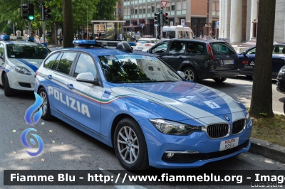 Bmw 318 Touring F31 restyle
Polizia di Stato
Polizia Stradale
POLIZIA M2514
Auto 3
In scorta al Giro d'Italia 2018
Parole chiave: Bmw 318_Touring_F31_restyle POLIZIAM2514 Giro_D_Italia_2018