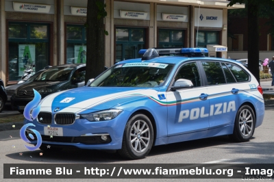 Bmw 318 Touring F31 restyle
Polizia di Stato
Polizia Stradale
POLIZIA M2514
Auto 3
In scorta al Giro d'Italia 2018
Parole chiave: Bmw 318_Touring_F31_restyle POLIZIAM2514 Giro_D_Italia_2018