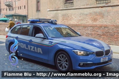 Bmw 318 Touring F31 restyle
Polizia di Stato
Polizia Stradale
POLIZIA M2514
Auto 3
In scorta al Giro d'Italia 2018
Parole chiave: Bmw 318_Touring_F31_restyle POLIZIAM2514 Giro_D_Italia_2018