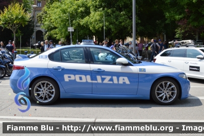 Alfa Romeo Nuova Giulia Q4
Polizia di Stato
Polizia Stradale
POLIZIA M2700
In scorta al Giro d'Italia 2018
Parole chiave: Alfa-Romeo Nuova_Giulia_Q4 POLIZIAM2700 Giro_D_Italia_2018