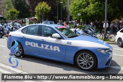 Alfa Romeo Nuova Giulia Q4
Polizia di Stato
Polizia Stradale
POLIZIA M2700
In scorta al Giro d'Italia 2018
Parole chiave: Alfa-Romeo Nuova_Giulia_Q4 POLIZIAM2700 Giro_D_Italia_2018