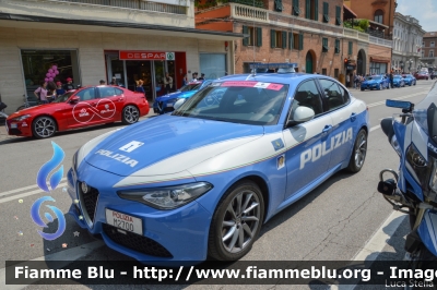 Alfa Romeo Nuova Giulia Q4
Polizia di Stato
Polizia Stradale
POLIZIA M2700
In scorta al Giro d'Italia 2018
Parole chiave: Alfa-Romeo Nuova_Giulia_Q4 POLIZIAM2700 Giro_D_Italia_2018