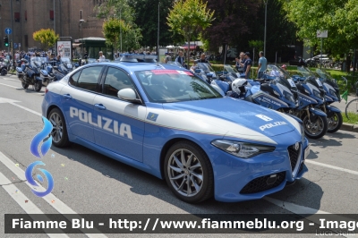 Alfa Romeo Nuova Giulia Q4
Polizia di Stato
Polizia Stradale
POLIZIA M2700
In scorta al Giro d'Italia 2018
Parole chiave: Alfa-Romeo Nuova_Giulia_Q4 POLIZIAM2700 Giro_D_Italia_2018