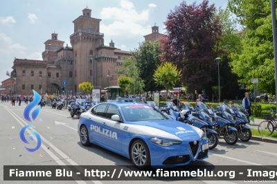 Alfa Romeo Nuova Giulia Q4
Polizia di Stato
Polizia Stradale
POLIZIA M2700
In scorta al Giro d'Italia 2018
Parole chiave: Alfa-Romeo Nuova_Giulia_Q4 POLIZIAM2700 Giro_D_Italia_2018