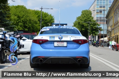 Alfa Romeo Nuova Giulia Q4
Polizia di Stato
Polizia Stradale
POLIZIA M2700
In scorta al Giro d'Italia 2018
Parole chiave: Alfa-Romeo Nuova_Giulia_Q4 POLIZIAM2700 Giro_D_Italia_2018