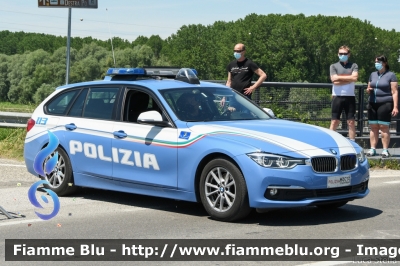 Bmw 318 Touring F31 III restyle
Polizia di Stato
Polizia Stradale
Allestimento Focaccia
Decorazione Grafica Artlantis
POLIZIA M3523
Parole chiave: Bmw 318_Touring_F31_IIIrestyle POLIZIAM3523 Giro_D_Italia_2021