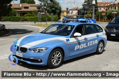 Bmw 318 Touring F31 III restyle
Polizia di Stato
Polizia Stradale
Allestimento Focaccia
POLIZIA M3523
Parole chiave: Bmw 318_Touring_F31_IIIrestyle POLIZIAM3523 Giro D'italia_2024