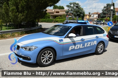 Bmw 318 Touring F31 III restyle
Polizia di Stato
Polizia Stradale
Allestimento Focaccia
POLIZIA M3523
Parole chiave: Bmw 318_Touring_F31_IIIrestyle POLIZIAM3523 Giro D'italia_2024