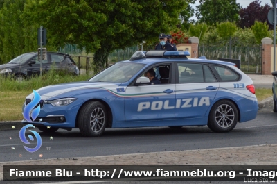 Bmw 318 Touring F31 III restyle
Polizia di Stato
Polizia Stradale
Allestimento Focaccia
Decorazione Grafica Artlantis
POLIZIA M3524
Parole chiave: Bmw 318_Touring_F31_IIIrestyle POLIZIAM3524 Giro_D_Italia_2021