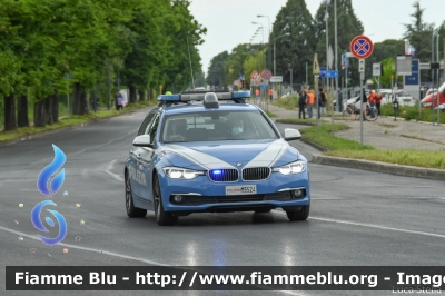 Bmw 318 Touring F31 III restyle
Polizia di Stato
Polizia Stradale
Allestimento Focaccia
Decorazione Grafica Artlantis
POLIZIA M3524
Parole chiave: Bmw 318_Touring_F31_IIIrestyle POLIZIAM3524 Giro_D_Italia_2021