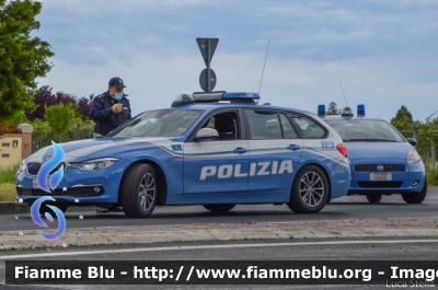 Bmw 318 Touring F31 III restyle
Polizia di Stato
Polizia Stradale
Allestimento Focaccia
Decorazione Grafica Artlantis
POLIZIA M3524
Parole chiave: Bmw 318_Touring_F31_IIIrestyle POLIZIAM3524 Giro_D_Italia_2021