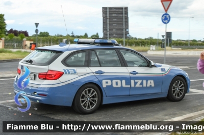 Bmw 318 Touring F31 III restyle
Polizia di Stato
Polizia Stradale
Allestimento Focaccia
Decorazione Grafica Artlantis
POLIZIA M3524
Parole chiave: Bmw 318_Touring_F31_IIIrestyle POLIZIAM3524 Giro_D_Italia_2021