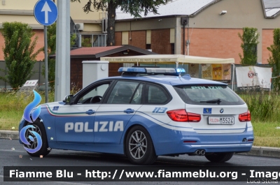 Bmw 318 Touring F31 III restyle
Polizia di Stato
Polizia Stradale
Allestimento Focaccia
Decorazione Grafica Artlantis
POLIZIA M3524
Parole chiave: Bmw 318_Touring_F31_IIIrestyle POLIZIAM3524 Giro_D_Italia_2021