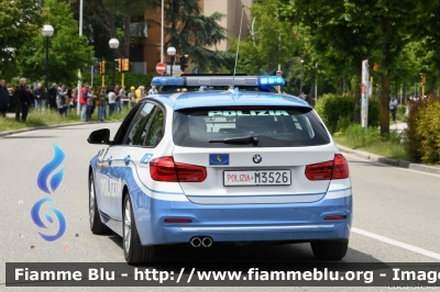 Bmw 320 Touring F31 III restyle
Polizia di Stato
Polizia Stradale
Allestimento Focaccia
Decorazione Grafica Artlantis
POLIZIA M3526
Parole chiave: Bmw 320_Touring_F31_III_restyle POLIZIAM3526 Giro_d_Italia_2019