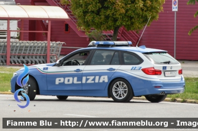 Bmw 318 Touring F31 III restyle
Polizia di Stato
Polizia Stradale
Allestimento Focaccia
Decorazione Grafica Artlantis
POLIZIA M3526
Parole chiave: Bmw 318_Touring_F31_IIIrestyle POLIZIAM3526 Giro_D_Italia_2021