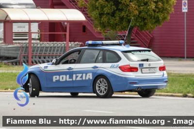 Bmw 318 Touring F31 III restyle
Polizia di Stato
Polizia Stradale
Allestimento Focaccia
Decorazione Grafica Artlantis
POLIZIA M3526
Parole chiave: Bmw 318_Touring_F31_IIIrestyle POLIZIAM3526 Giro_D_Italia_2021