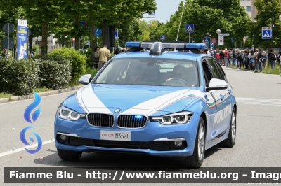 Bmw 320 Touring F31 III restyle
Polizia di Stato
Polizia Stradale
Allestimento Focaccia
Decorazione Grafica Artlantis
POLIZIA M3526
Parole chiave: Bmw 320_Touring_F31_III_restyle POLIZIAM3526 Giro_d_Italia_2019