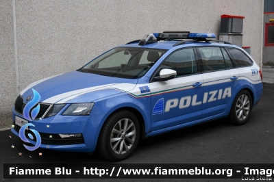 Skoda Octavia Wagon 4x4 V serie
Polizia di Stato
Polizia Stradale
Polizia Autostradale
in servizio sulla rete Autovia Padana
Allestimento Focaccia
Decorazione Grafica Artlantis
POLIZIA M3663
Parole chiave: Skoda Octavia_Wagon_4x4_Vserie Reas_2018 POLIZIAM3663