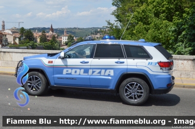 Jeep Grand Cherokee
Polizia di Stato
Reparto Mobile
Decorazione Grafica Artlantis
POLIZIA M4214
Parole chiave: Jeep Grand_Cherokee POLIZIAM4214