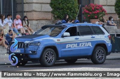 Jeep Grand Cherokee
Polizia di Stato
Reparto Mobile
Decorazione Grafica Artlantis
POLIZIA M4214
Parole chiave: Jeep Grand_Cherokee POLIZIAM4214