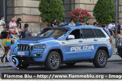 Jeep Grand Cherokee
Polizia di Stato
Reparto Mobile
Decorazione Grafica Artlantis
POLIZIA M4214
Parole chiave: Jeep Grand_Cherokee POLIZIAM4214