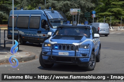 Jeep Grand Cherokee
Polizia di Stato
Reparto Mobile
Decorazione Grafica Artlantis
POLIZIA M4214
Parole chiave: Jeep Grand_Cherokee POLIZIAM4214