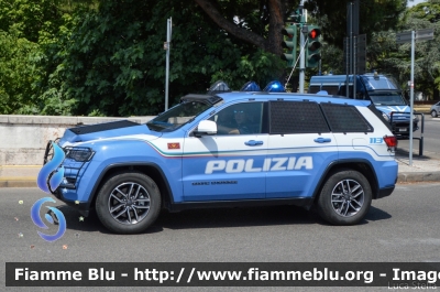 Jeep Grand Cherokee
Polizia di Stato
Reparto Mobile
Decorazione Grafica Artlantis
POLIZIA M4214
Parole chiave: Jeep Grand_Cherokee POLIZIAM4214