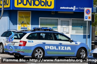 Skoda Octavia Wagon V serie
Polizia di Stato
Polizia Stradale
Allestimento Focaccia
Decorazione Grafica Artlantis
POLIZIA M4682
Parole chiave: Skoda Octavia_Wagon_Vserie POLIZIAM4682 Covid19