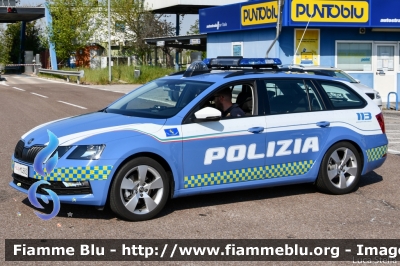 Skoda Octavia Wagon V serie
Polizia di Stato
Polizia Stradale
Allestimento Focaccia
Decorazione Grafica Artlantis
POLIZIA M4682
Parole chiave: Skoda Octavia_Wagon_Vserie POLIZIAM4682 Covid19