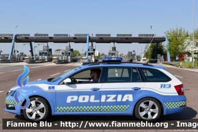 Skoda Octavia Wagon V serie
Polizia di Stato
Polizia Stradale
Allestimento Focaccia
Decorazione Grafica Artlantis
POLIZIA M4682
Parole chiave: Skoda Octavia_Wagon_Vserie POLIZIAM4682 Covid19