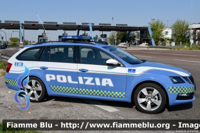 Skoda Octavia Wagon V serie
Polizia di Stato
Polizia Stradale
Allestimento Focaccia
Decorazione Grafica Artlantis
POLIZIA M4682
Parole chiave: Skoda Octavia_Wagon_Vserie POLIZIAM4682 Covid19