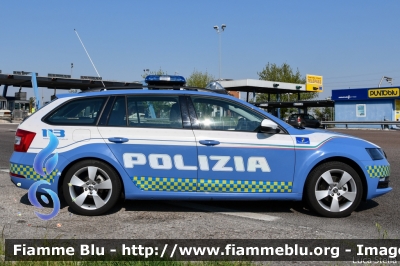 Skoda Octavia Wagon V serie
Polizia di Stato
Polizia Stradale
Allestimento Focaccia
Decorazione Grafica Artlantis
POLIZIA M4682
Parole chiave: Skoda Octavia_Wagon_Vserie POLIZIAM4682 Covid19