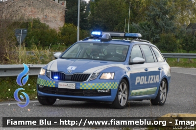 Skoda Octavia Wagon V serie
Polizia di Stato
Polizia Stradale
Allestimento Focaccia
Decorazione Grafica Artlantis
POLIZIA M4705
in scorta al Giro d'Italia 2020
Parole chiave: Skoda Octavia_Wagon_Vserie POLIZIAM4705 Giro_D_Italia_2020