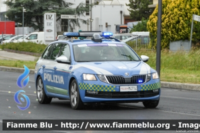 Skoda Octavia Wagon V serie
Polizia di Stato
Polizia Stradale
Allestimento Focaccia
Decorazione Grafica Artlantis
POLIZIA M4714
in scorta al Giro d'Italia 2021
Vettura "1"
Parole chiave: Skoda Octavia_Wagon_Vserie POLIZIAM4714 Giro_D_Italia_2021