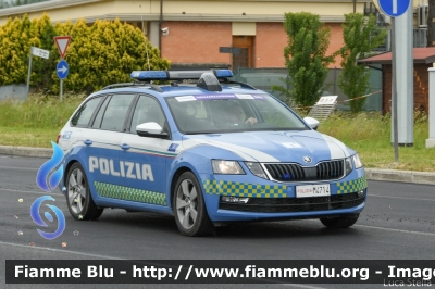 Skoda Octavia Wagon V serie
Polizia di Stato
Polizia Stradale
Allestimento Focaccia
Decorazione Grafica Artlantis
POLIZIA M4714
in scorta al Giro d'Italia 2021
Vettura "1"
Parole chiave: Skoda Octavia_Wagon_Vserie POLIZIAM4714 Giro_D_Italia_2021