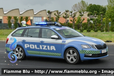 Skoda Octavia Wagon V serie
Polizia di Stato
Polizia Stradale
Allestimento Focaccia
Decorazione Grafica Artlantis
POLIZIA M4714
in scorta al Giro d'Italia 2021
Vettura "1"
Parole chiave: Skoda Octavia_Wagon_Vserie POLIZIAM4714 Giro_D_Italia_2021