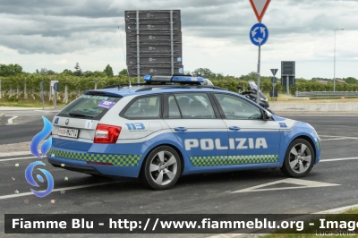 Skoda Octavia Wagon V serie
Polizia di Stato
Polizia Stradale
Allestimento Focaccia
Decorazione Grafica Artlantis
POLIZIA M4714
in scorta al Giro d'Italia 2021
Vettura "1"
Parole chiave: Skoda Octavia_Wagon_Vserie POLIZIAM4714 Giro_D_Italia_2021