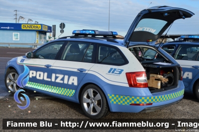 Skoda Octavia Wagon V serie
Polizia di Stato
Polizia Stradale
Allestimento Focaccia
Decorazione Grafica Artlantis
POLIZIA M4735
Parole chiave: Skoda Octavia_Wagon_Vserie POLIZIAM4735