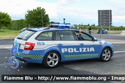 Skoda Octavia Wagon V serie
Polizia di Stato
Polizia Stradale
Allestimento Focaccia
Decorazione Grafica Artlantis
POLIZIA M5202
in scorta al Giro d'Italia 2021
Vettura "2"
Parole chiave: Skoda Octavia_Wagon_Vserie POLIZIAM5202 Giro_D_Italia_2021