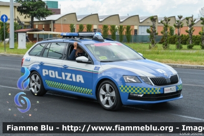 Skoda Octavia Wagon V serie
Polizia di Stato
Polizia Stradale
Allestimento Focaccia
Decorazione Grafica Artlantis
POLIZIA M5202
in scorta al Giro d'Italia 2021
Vettura "2"
Parole chiave: Skoda Octavia_Wagon_Vserie POLIZIAM5202 Giro_D_Italia_2021