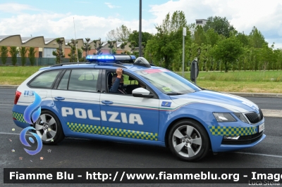 Skoda Octavia Wagon V serie
Polizia di Stato
Polizia Stradale
Allestimento Focaccia
Decorazione Grafica Artlantis
POLIZIA M5202
in scorta al Giro d'Italia 2021
Vettura "2"
Parole chiave: Skoda Octavia_Wagon_Vserie POLIZIAM5202 Giro_D_Italia_2021